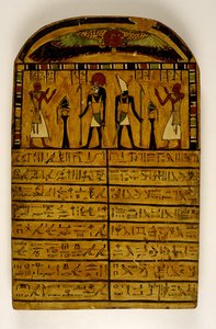 Funeraire Stele van de Priester Hor, afgebeeld terwijl hij offers brengt aan twee manifestaties van de zonnegod